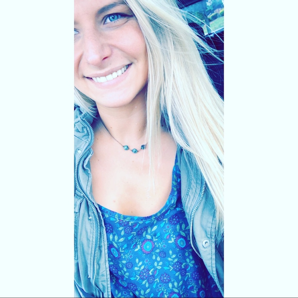 Meet your Posher, Lacey 🙋🏼‍♀️